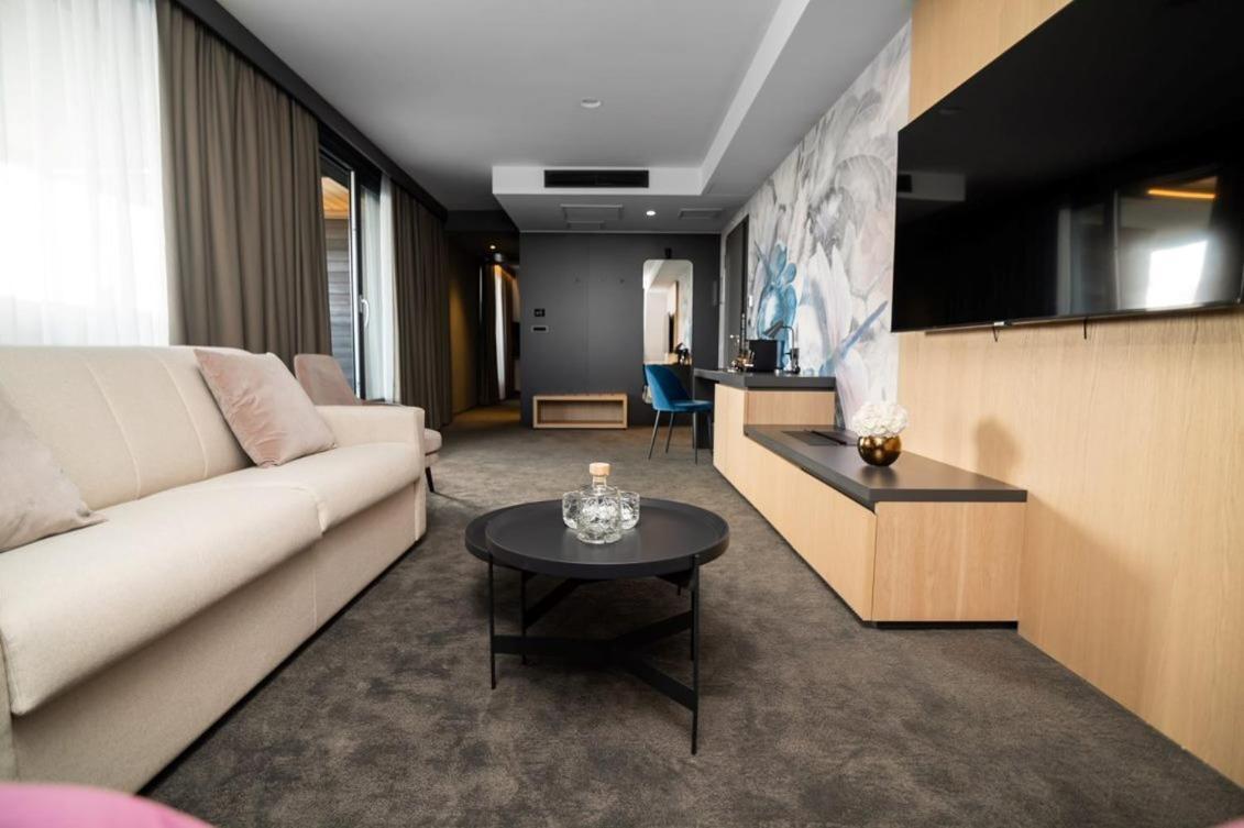 Elegans Hotel Brdo Kranj Luaran gambar